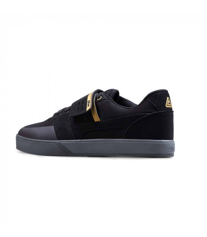 ZAPATILLAS PARA CALAS AFTON VECTAL (NEGRO/ORO)