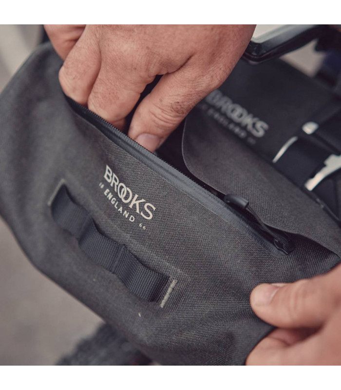 BROOKS SCAPE HANDLEBAR POUCH (MUD GREEN)