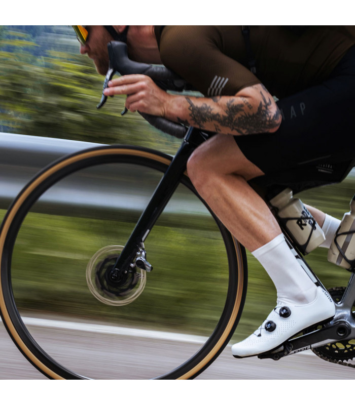 QUOC MONO ROAD SOCKS (OFF WHITE) | TopFun.com