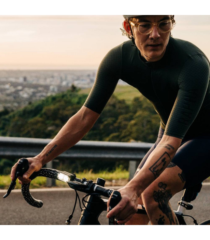 JUEGO LUCES KNOG BLINDER ROAD 600 + MINI SQUARE TRASERA