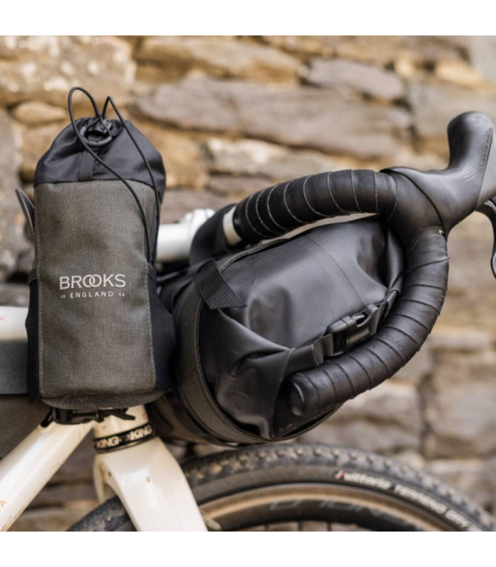 BROOKS SCAPE FEED POUCH (BLACK)
