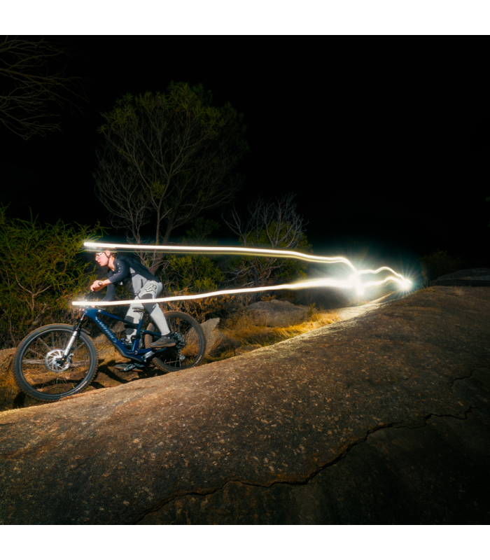 KNOG BLINDER X 2300 FRONT BIKE LIGHT HELMET KIT