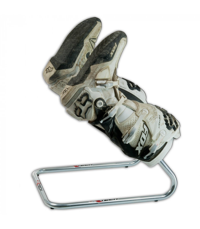 SOPORTE METALICO PARA LAVAR BOTAS.